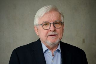 Vyprazdňují se limity zadlužování, upozorňuje Jiří Rusnok. Přilévání poptávky z veřejných peněz vyvolá inflační tlaky
